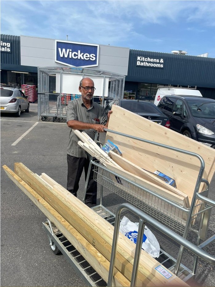 Crafting a chariot at London